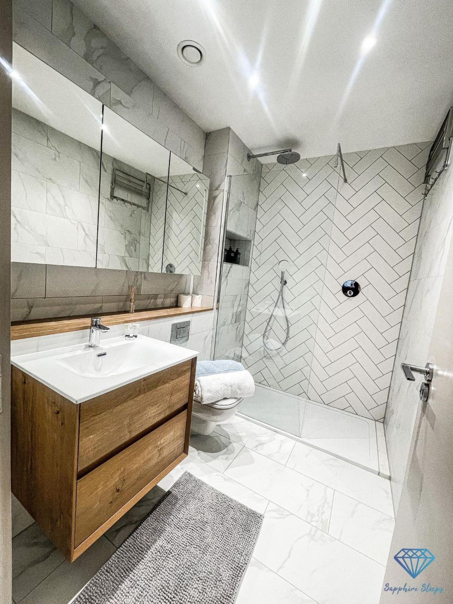 M1 City Centre 3 Bed 3 Bath Luxe Penthouse Manchester Bagian luar foto